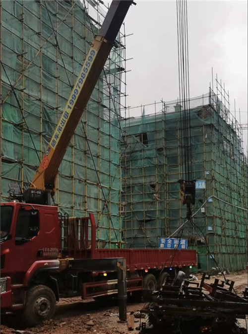 天桥区“慢工细活”—— 吊车的 “微动控制” 技术