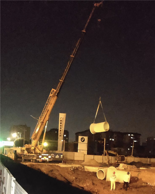 天桥区“弯臂矫正”—— 吊车的 “形变补偿” 技术