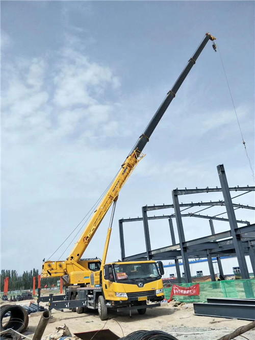 天桥区超高层建筑钢结构吊装案例